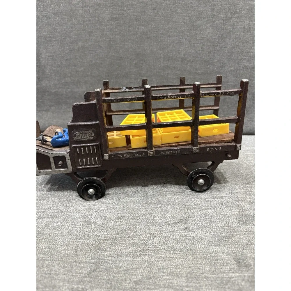CAST IRON VINTAGE‎ PEPSI COLA DELIVERY TRUCK WAGON W/SODA CRATES